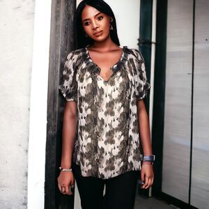 QUINTESSENTIAL Short Sleeve Semi Sheer Top Black Gray White Abstract Print NWOT